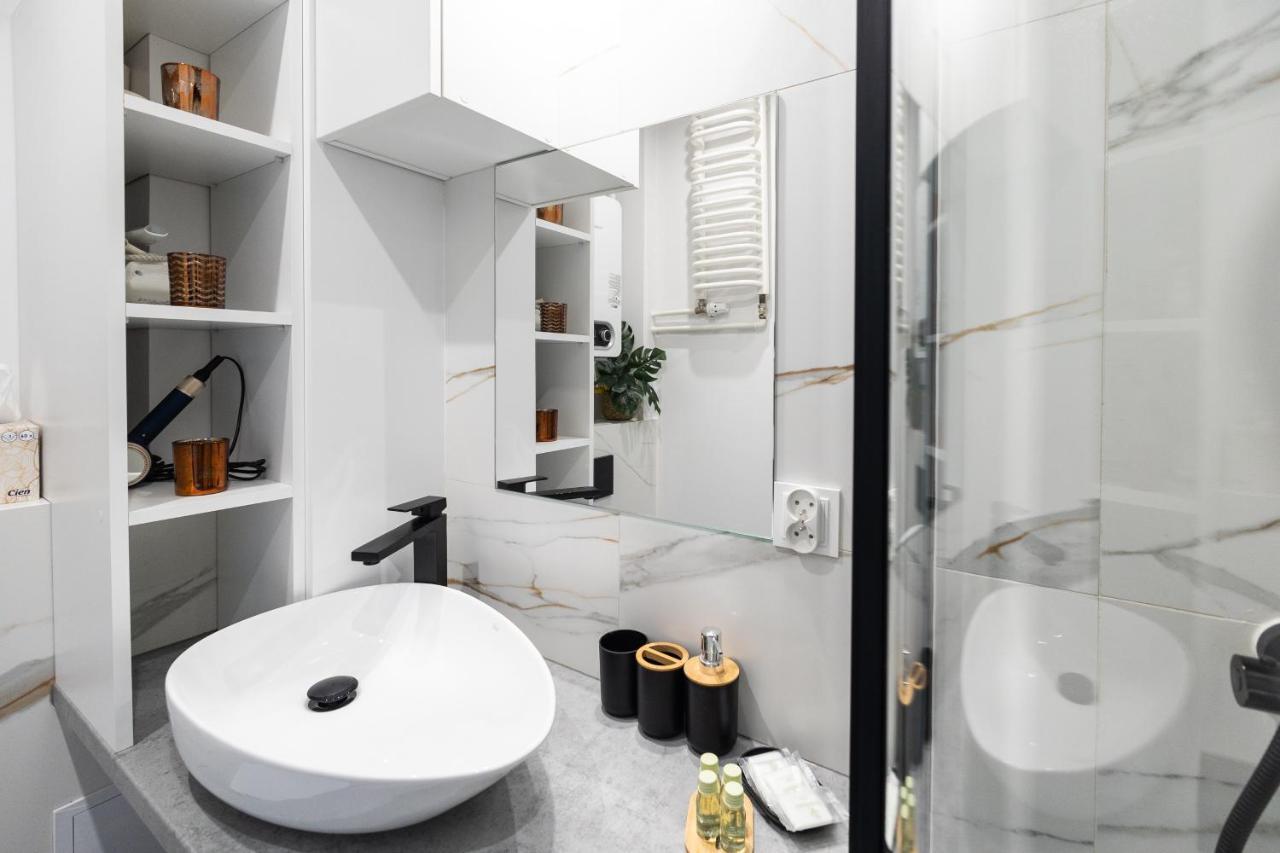 Pod Skrzydlami - Centrum - 24H Czestochowa Ngoại thất bức ảnh